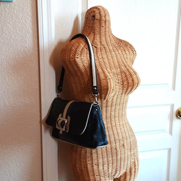 Isaac Mizrahi Leather Shoulder/Crossbody Bag - Picture 7 of 8